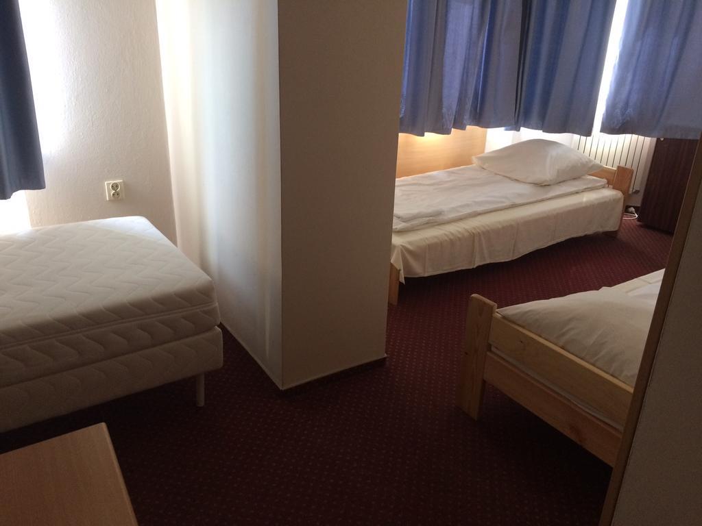 Rezydencja Parkowa Hotel Varsovia Exterior foto