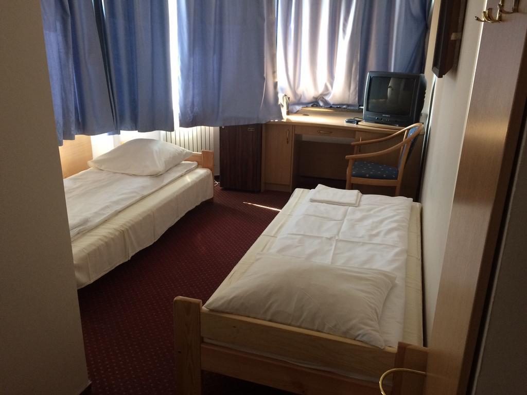 Rezydencja Parkowa Hotel Varsovia Exterior foto